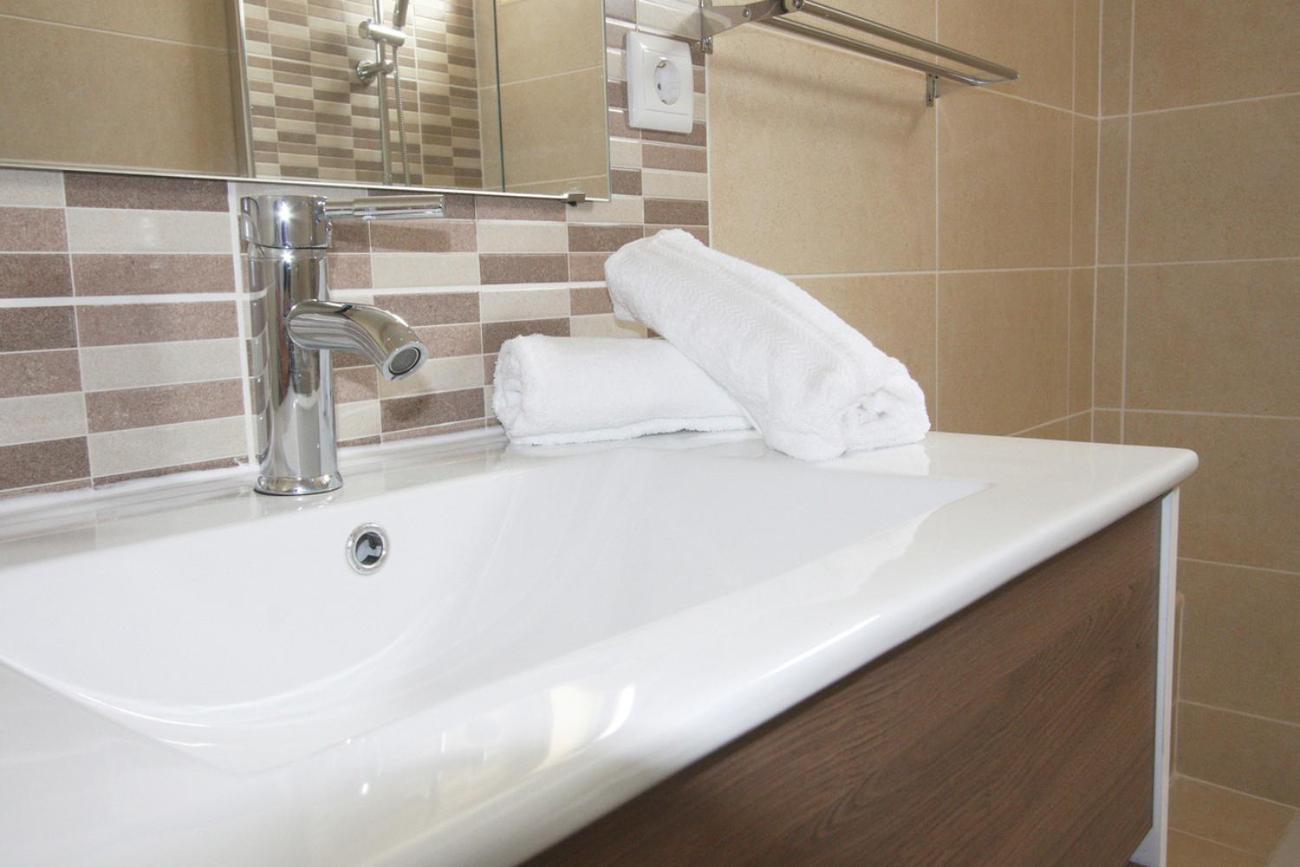 Apartment Jara, タヴィラ エクステリア 写真